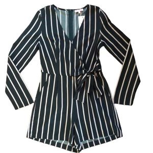 NWT re named Bow Knot Design Striped Romper (CdlG)